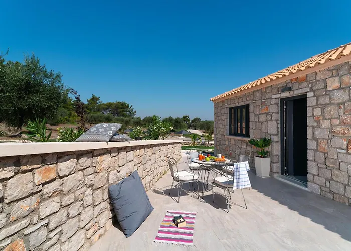 Agrotopia * Theológos